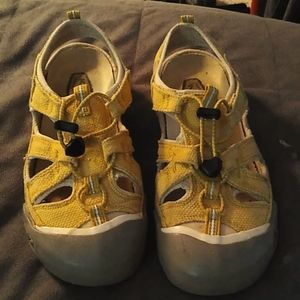 Women's shoes